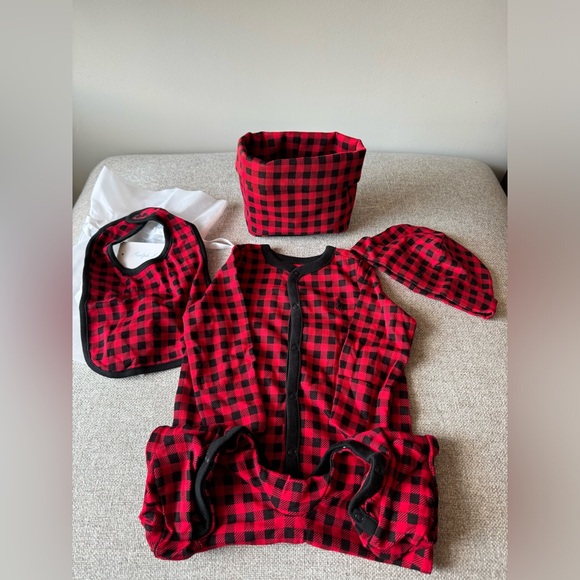 New Baby Ralph Lauren Plaid Footie,Hat,Bib & Bag Gift Set - Picture 5 of 7
